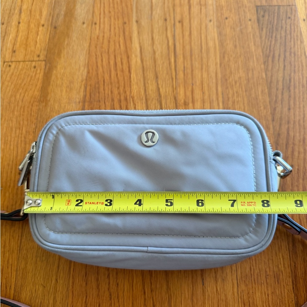 lululemon athletica Light Gray Crossbody Pouch with Removable Strap - Picture 4 of 5